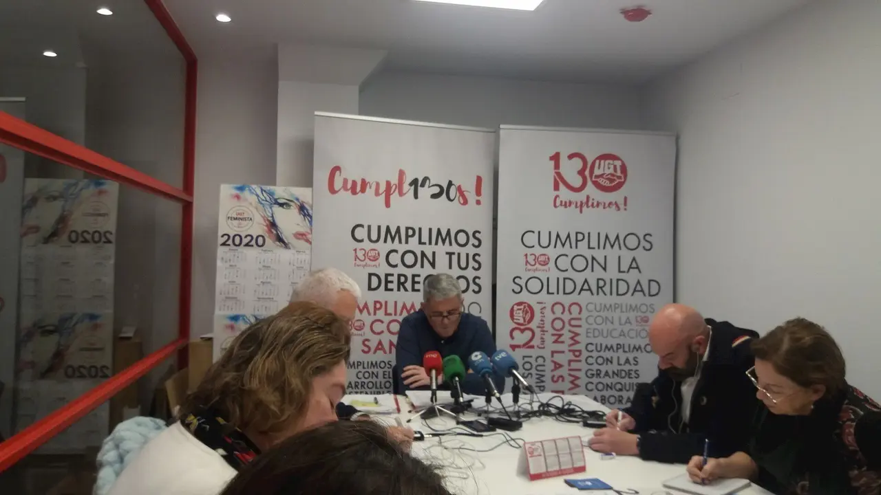 Pedro Cobo, de la Federaci&oacute;n de Servicios de UGT, en rueda de prensa