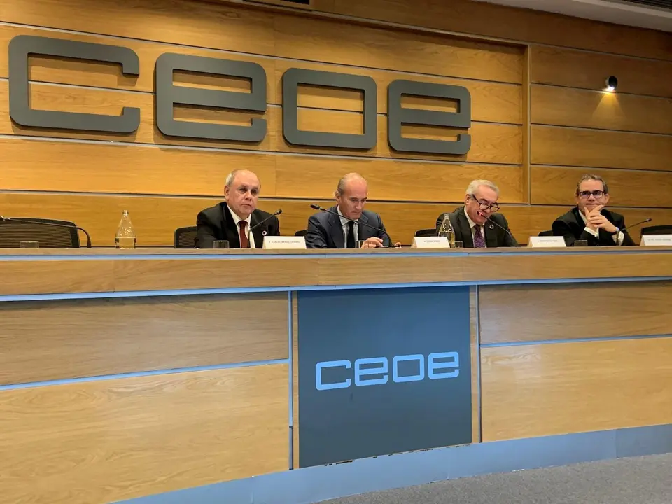 La FEMP, la CEOE y Aseja debaten sobre infraestructuras verdes.