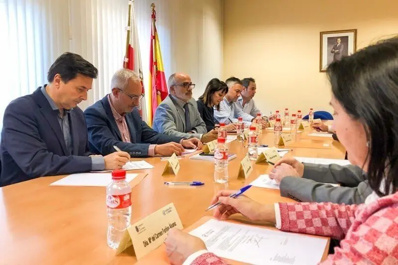 El consejero de Sanidad, Miguel Rodr&iacute;guez, ha presidido hoy la reuni&oacute;n en pleno del Patronato del IDIVAL