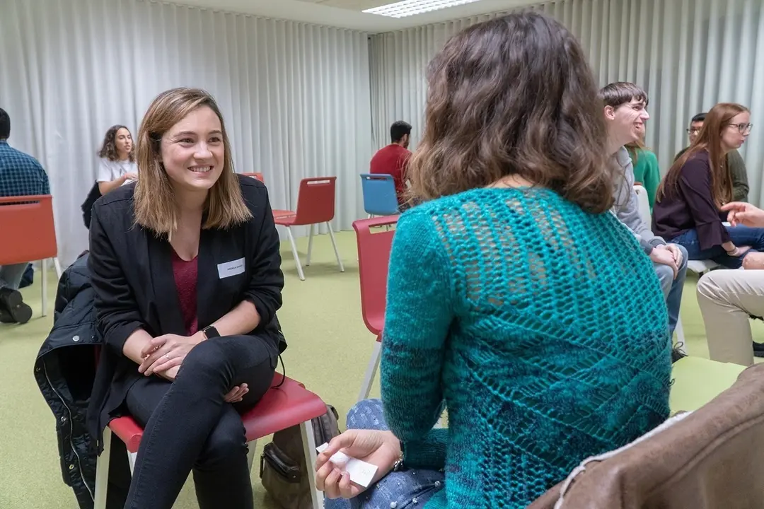Estudiantes de doctorado de la UC participan en una sesi&oacute;n de Speed Dating o "citas r&aacute;pidas" para favorecer el networking