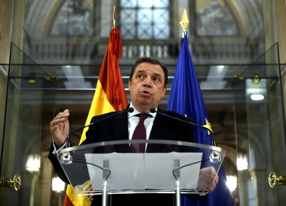 EuropaPress_2635723_El_ministro_de_Agricultura_Pesca_y_Alimentaci&oacute;n_Luis_Planas_en_rueda_de_prensa_despu&eacute;s_de_su_reuni&oacute;n_con_el_sector_del_aceite_de_oliva_y_la_aceituna_en_la_sede_del_Ministerio_en_Madrid_(Espa&ntilde;a)_