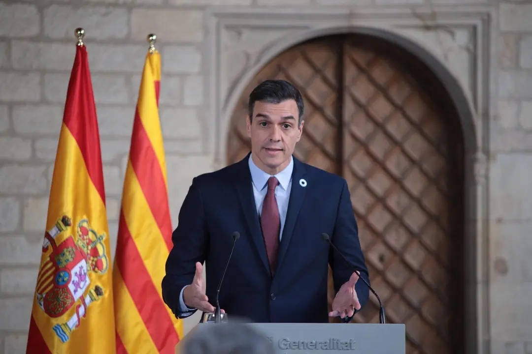 EuropaPress_2635927_El_presidente_del_Gobierno_Pedro_S&aacute;nchez_en_declaraciones_ante_los_medios_de_comunicaci&oacute;n_tras_su_reuni&oacute;n_con_el_president_de_la_Generalitat_Quim_Torra_en_el_Palau_de_la_Generalitat_Barcelona_Ca