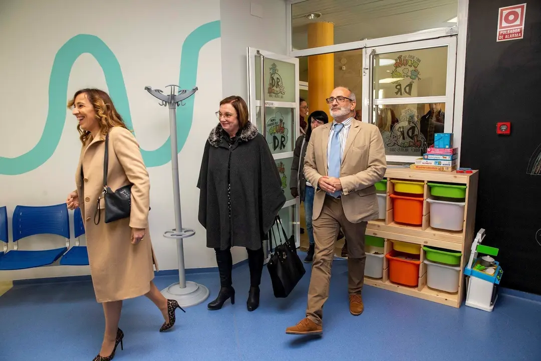 El consejero de Sanidad, Miguel Rodr&iacute;guez, inaugura la nueva unidad de salud mental infanto-juveniL de Laredo