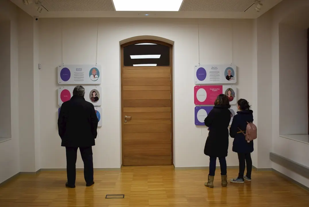 Exposici&oacute;n  'Descubriendo cient&iacute;ficas: la otra mitad de la ciencia'