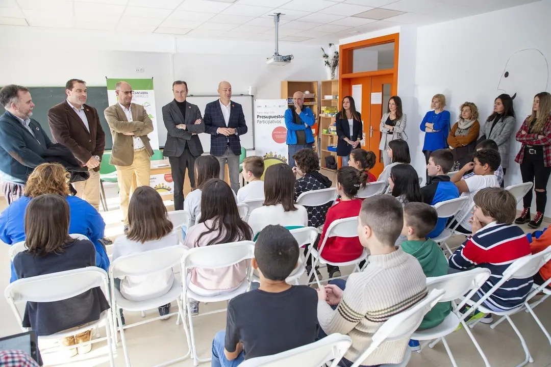 El consejero de Medio Rural en Puente Viesgo
