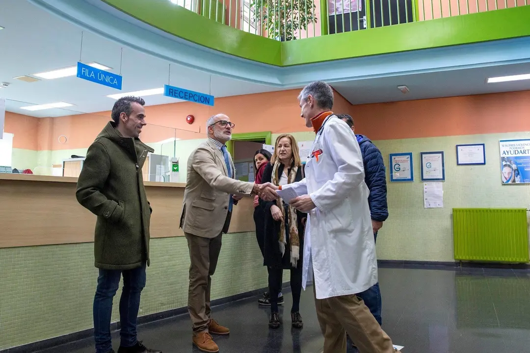 El consejero de Sanidad en Ampuero