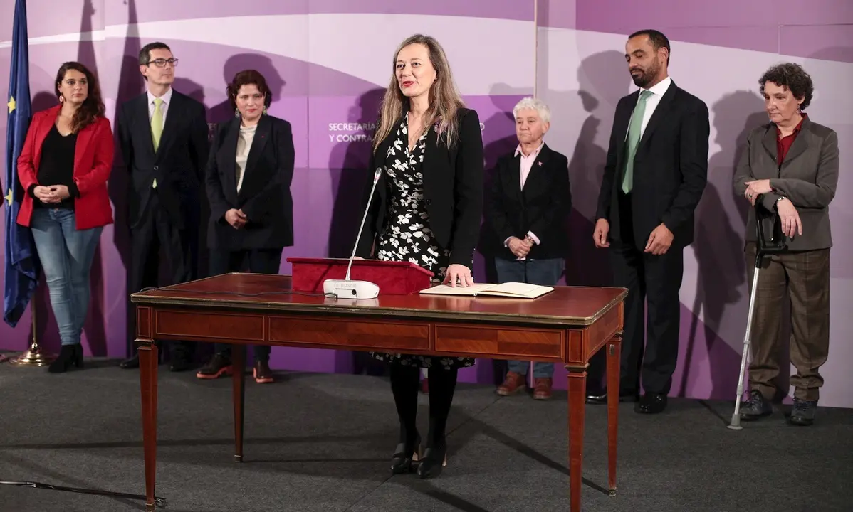 La delegada del Gobierno contra la Violencia de G&eacute;nero, Victoria Rosell,  jura el cargo durante el acto de toma de posesi&oacute;n de altos cargos del Ministerio de Igualdad, en Madrid (Espa&ntilde;a), a 31 de enero de 2020.