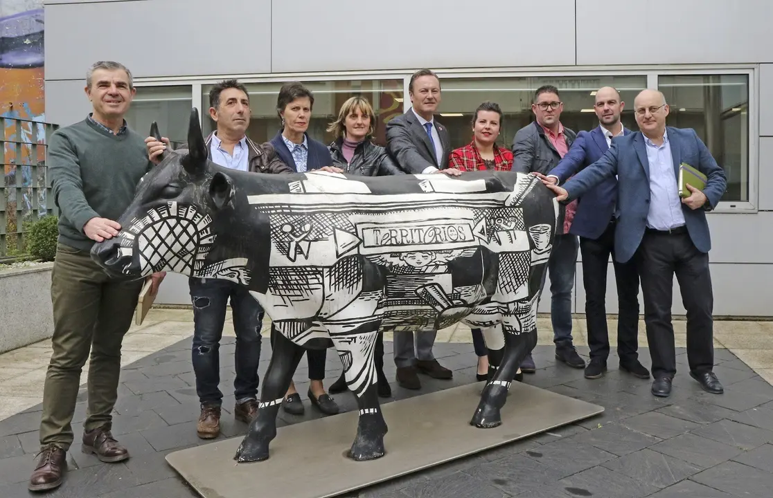 El consejero de Desarrollo Rural, Ganader&iacute;a, Pesca, Alimentaci&oacute;n, Guillermo Blanco, acompa&ntilde;ado de las cooperativas y OPAs, presenta las prioridades que Cantabria defender&aacute; en la reuni&oacute;n con el ministro Planas