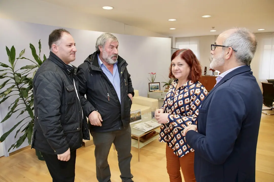 Consejero Sanidad Recibe Al Alcalde De Vaderredible