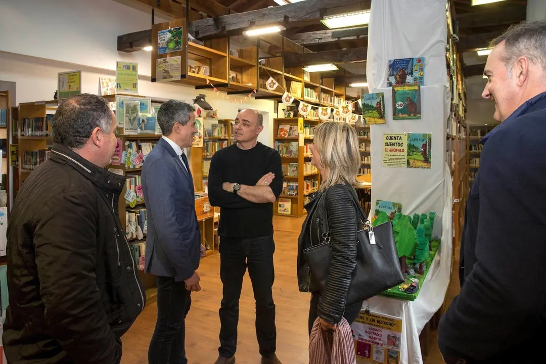 L vicepresidente y consejero de Universidades, Igualdad, Cultura y Deporte, Pablo Zuloaga, realiza una visita institucional a Cabez&oacute;n de la Sal