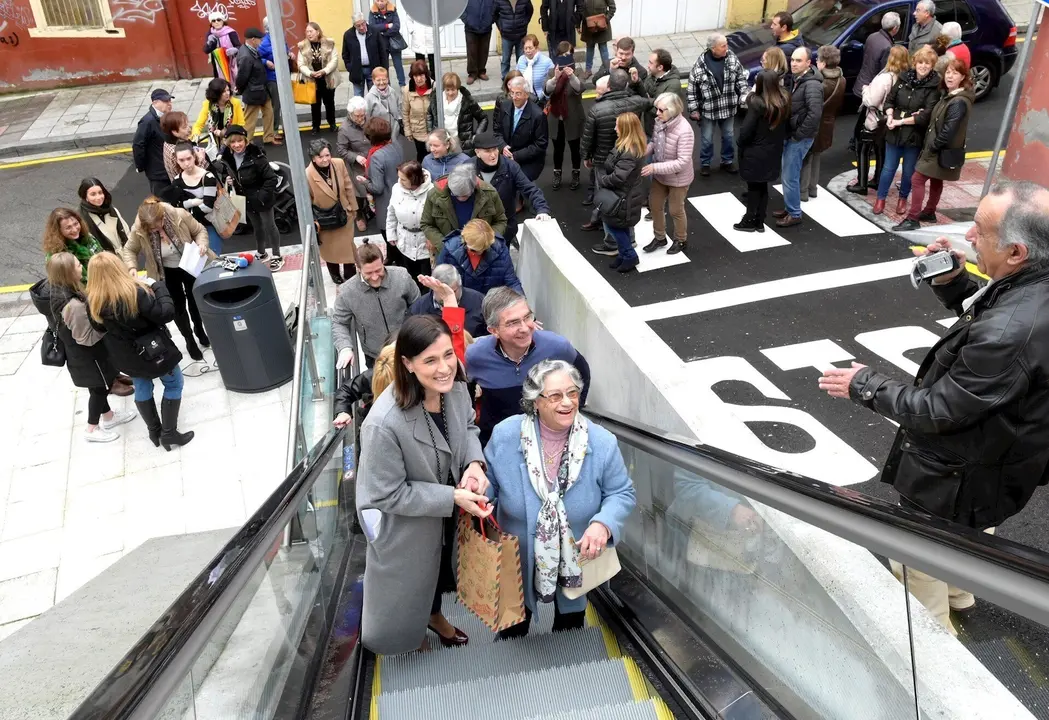 Inauguraci&oacute;n de las escaleras mec&aacute;nicas de Enrique Gran