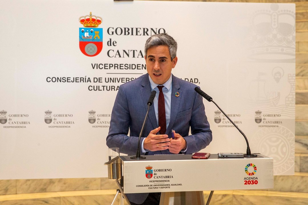 El vicepresidente del Gobierno de Cantabria, Pablo Zuloaga, en rueda de prensa