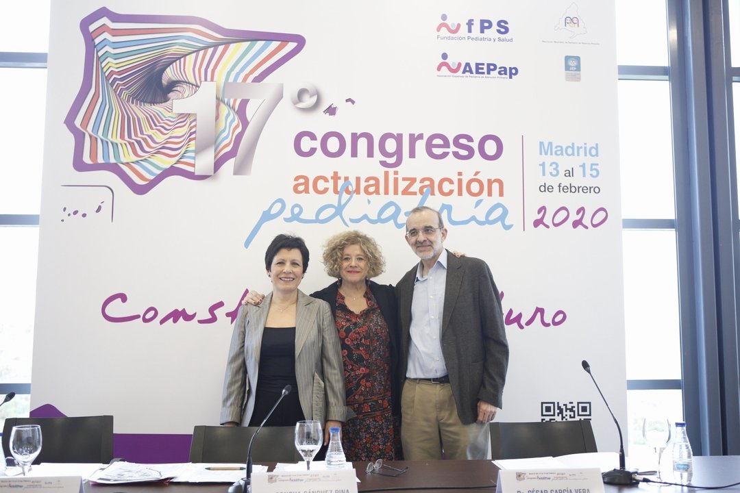 De izquierda a derecha, la doctora María Jesús Esparza, la doctora Concha Sánchez Pina y el doctor César García Vera.