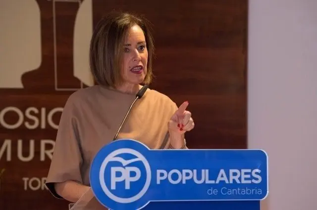 La portavoz del Partido Popular en el Ayuntamiento de Torrelavega, Marta Fern&aacute;ndez-Teijeiro
