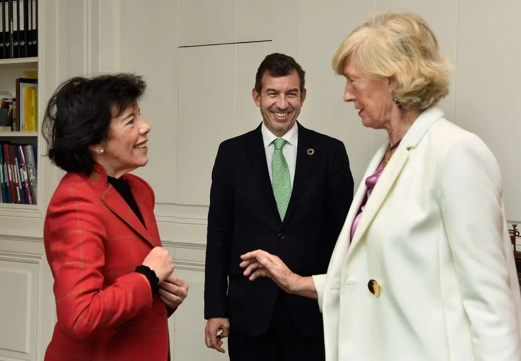 Ministerio de Educaci&oacute;n y FP, Alcal&aacute;, 34, Madrid 
	La consejera de Educaci&oacute;n, Formaci&oacute;n Profesional y Turismo, Marina Lomb&oacute;, se re&uacute;ne con la ministra de Educaci&oacute;n y Formaci&oacute;n Profesional, Isabel Cela&aacute;. 
13 FEB 20