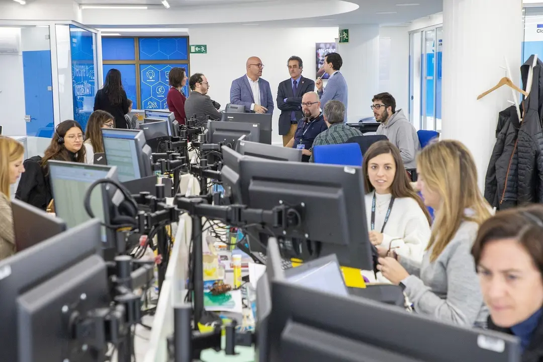 11:00.- Edificio Liberbank. Cazo&ntilde;a. Santander.  El Consejero De Innovaci&oacute;n, Industria, Transporte Y Comercio, Francisco Mart&iacute;n, Visita Las Nuevas Instalaciones De Ingran Micro Cloud.  Nr 12 Feb 2020