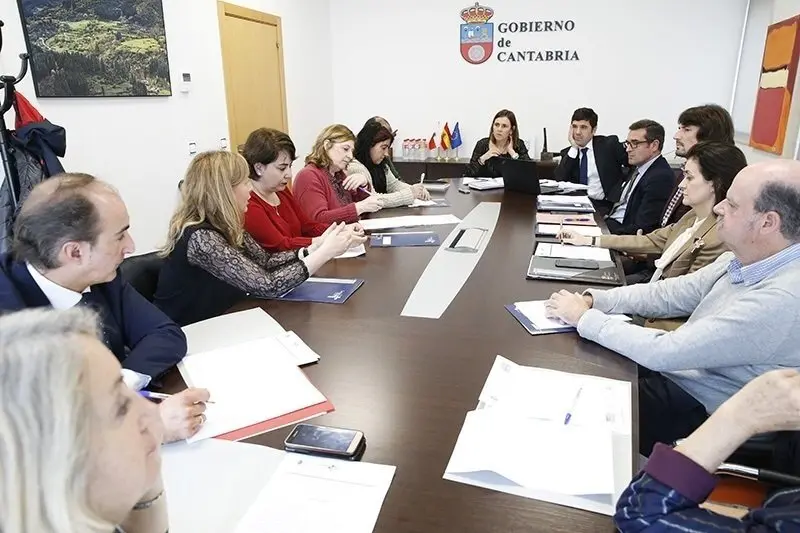 Sala de Usos M&uacute;ltiples, Gobierno de Cantabria 	La consejera de Presidencia, Interior, Justicia y Acci&oacute;n Exterior, Paula Fern&aacute;ndez Via&ntilde;a, asiste a la reuni&oacute;n de la Comisi&oacute;n Mixta Gobierno de Cantabria-Letrados de la Administraci&oacute;n de Justicia. 

17 FEB 20