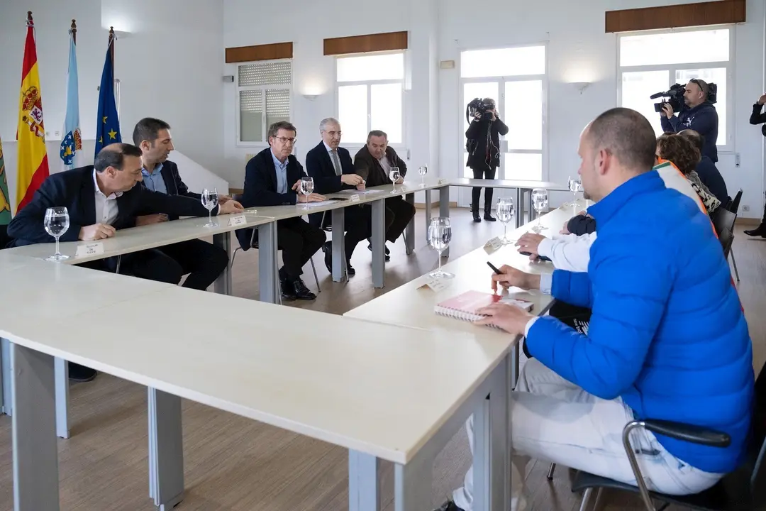 El titular del Gobierno gallego se re&uacute;ne con el comit&eacute; de empresa de Alcoa San Cibrao