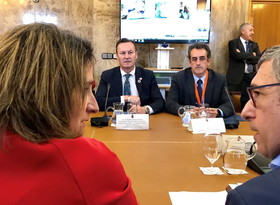 Los consejeros de Medio Ambiente, Guillermo Blanco, y de Industria, Francisco Mart&iacute;n, con la ministra de Transici&oacute;n Ecol&oacute;gica, Teresa Ribera