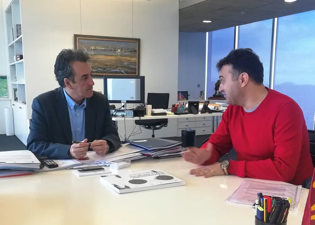 Mart&iacute;n analiza con el alcalde de Marina de Cudeyo la creaci&oacute;n de 800.000 m2 de suelo industrial en el municipio