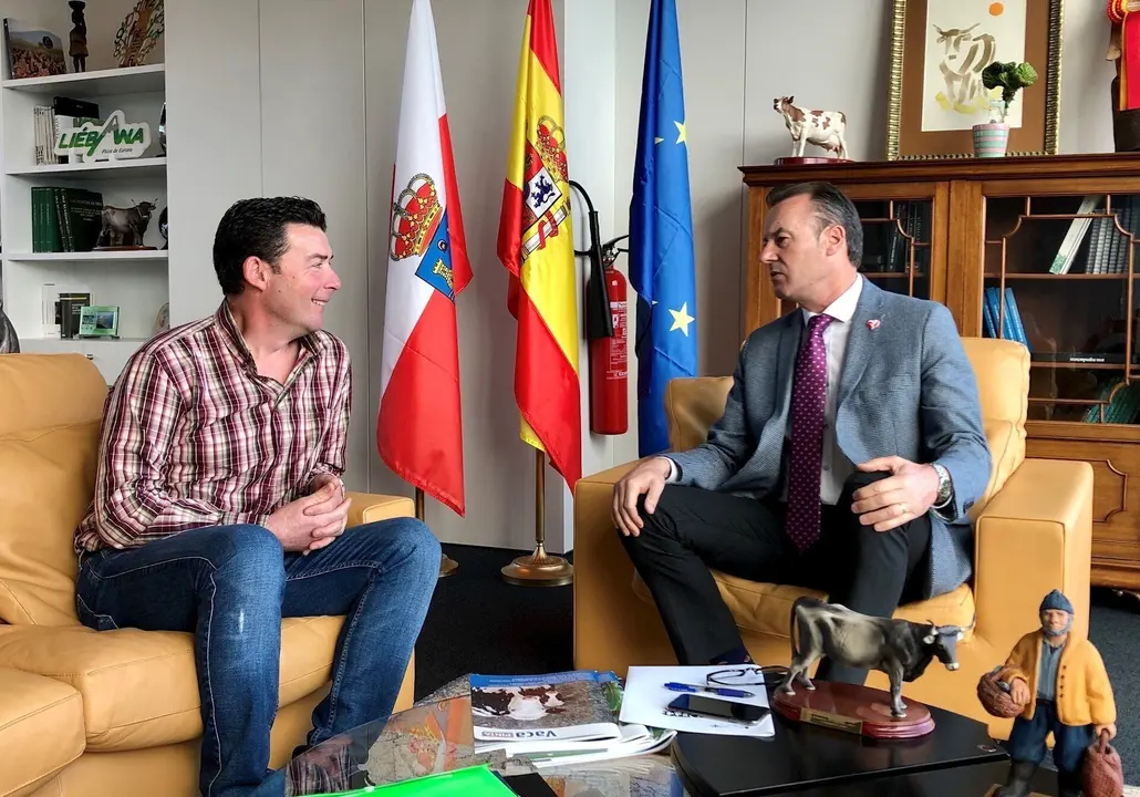 10:30Despacho Del Consejero El Consejero De Desarrollo Rural, Ganader&iacute;a, Pesca, Alimentaci&oacute;n Y Medio Ambiente, Guillermo Blanco, Recibe Al Alcalde De Lamas&oacute;n, Marcos Ag&uuml;eros. 18 Feb 20