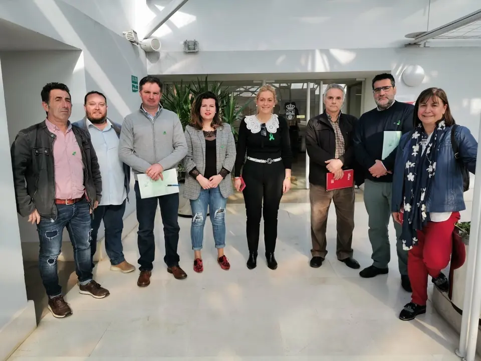 La diputada de Cs Marta Garc&iacute;a con represnetantes de sindicatos agrarios y ganaderos