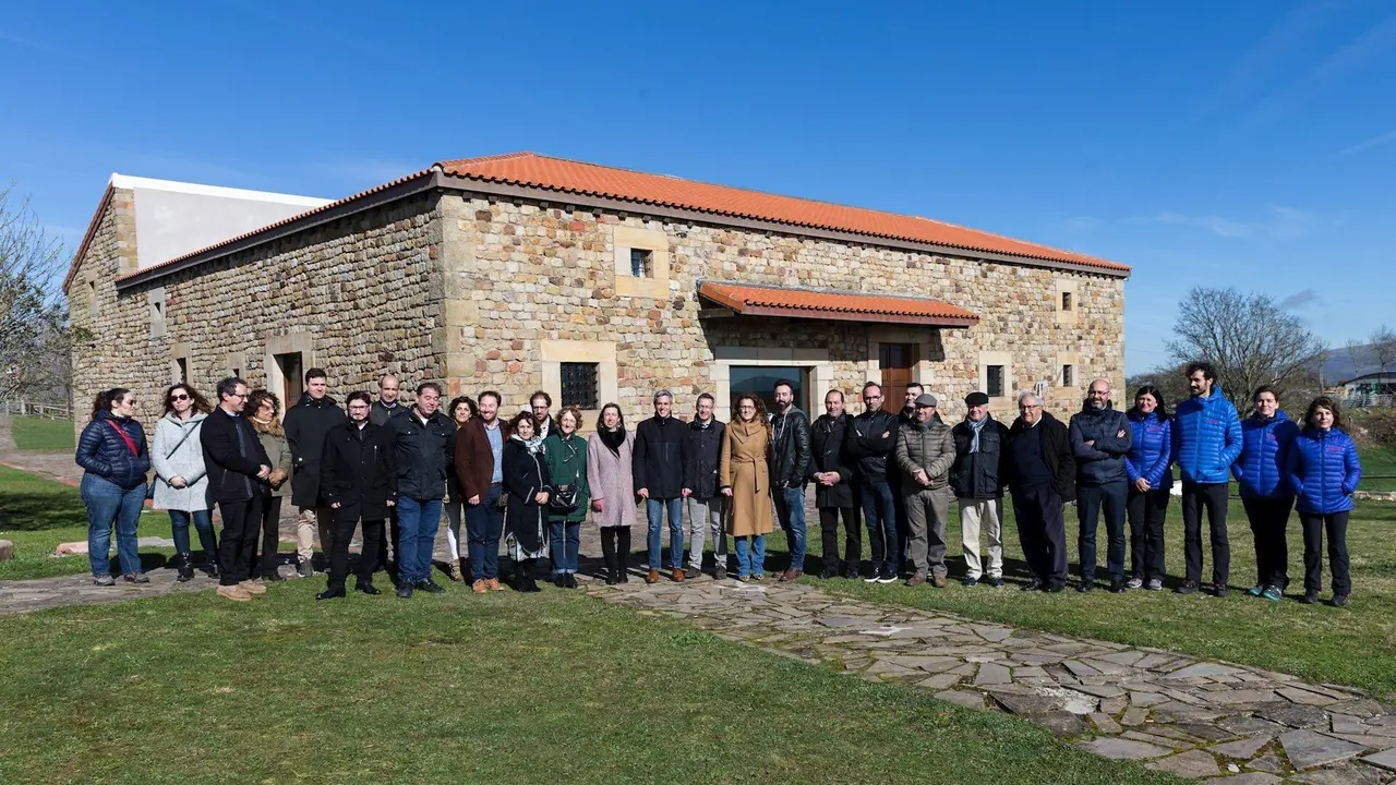 El vicepresidente y consejero de Universidades, Igualdad, Cultura y Deporte, Pablo Zuloaga, inaugura la nueva exposici&oacute;n permanente de la Domus de Juli&oacute;briga