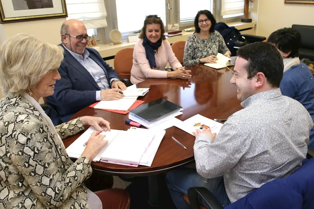 La Consejera De Educaci&oacute;n Recibe Al Alcalde De Ramales