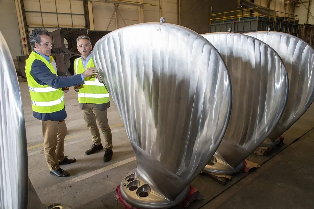 El consejero de Industria, Francisco Mart&iacute;n, visita las instalaciones del grupo FAED en Requejada