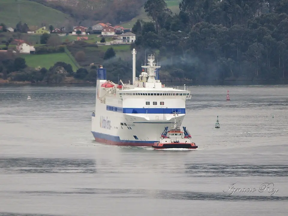 pr&aacute;cticos en la bah&iacute;a. Foto Ignacio Rey
