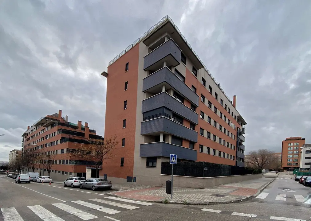 Un edificio de viviendas de Madrid en un momento en el que la demanda de hipotecas sufre su mayor ca&iacute;da desde 2013 por malas expectativas y cambios regulatorios, en Madrid a 24 de enero de 2020.