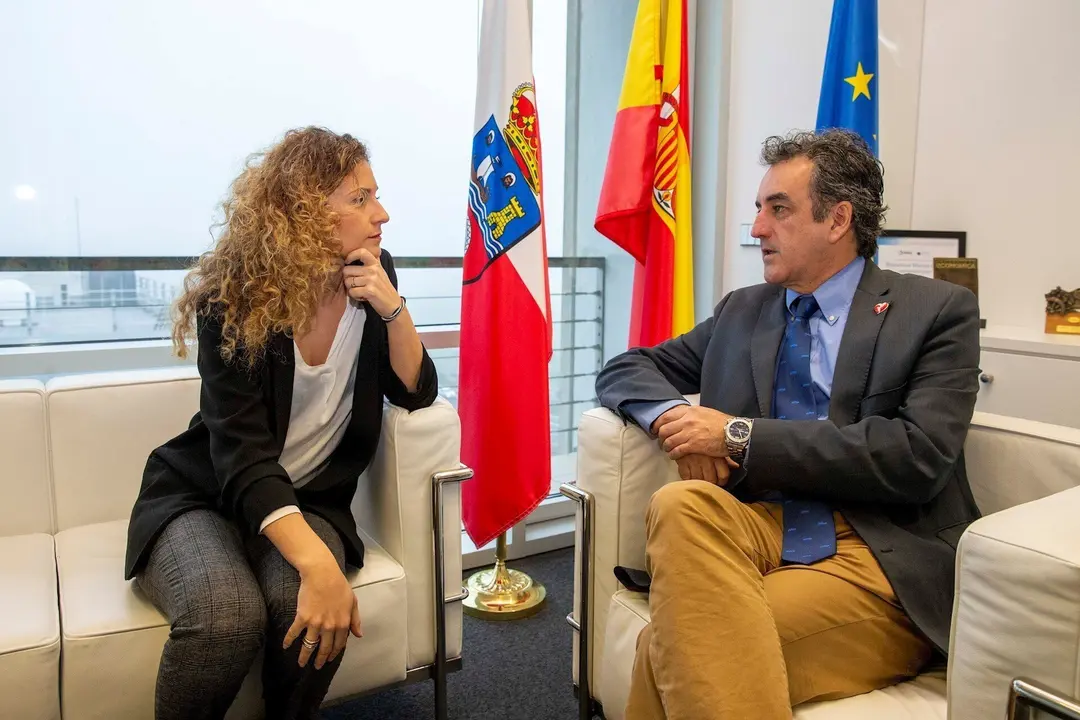 El consejero de Industria, Francisco Mart&iacute;n, y la delegada del Gobierno, Ainoa Qui&ntilde;ones