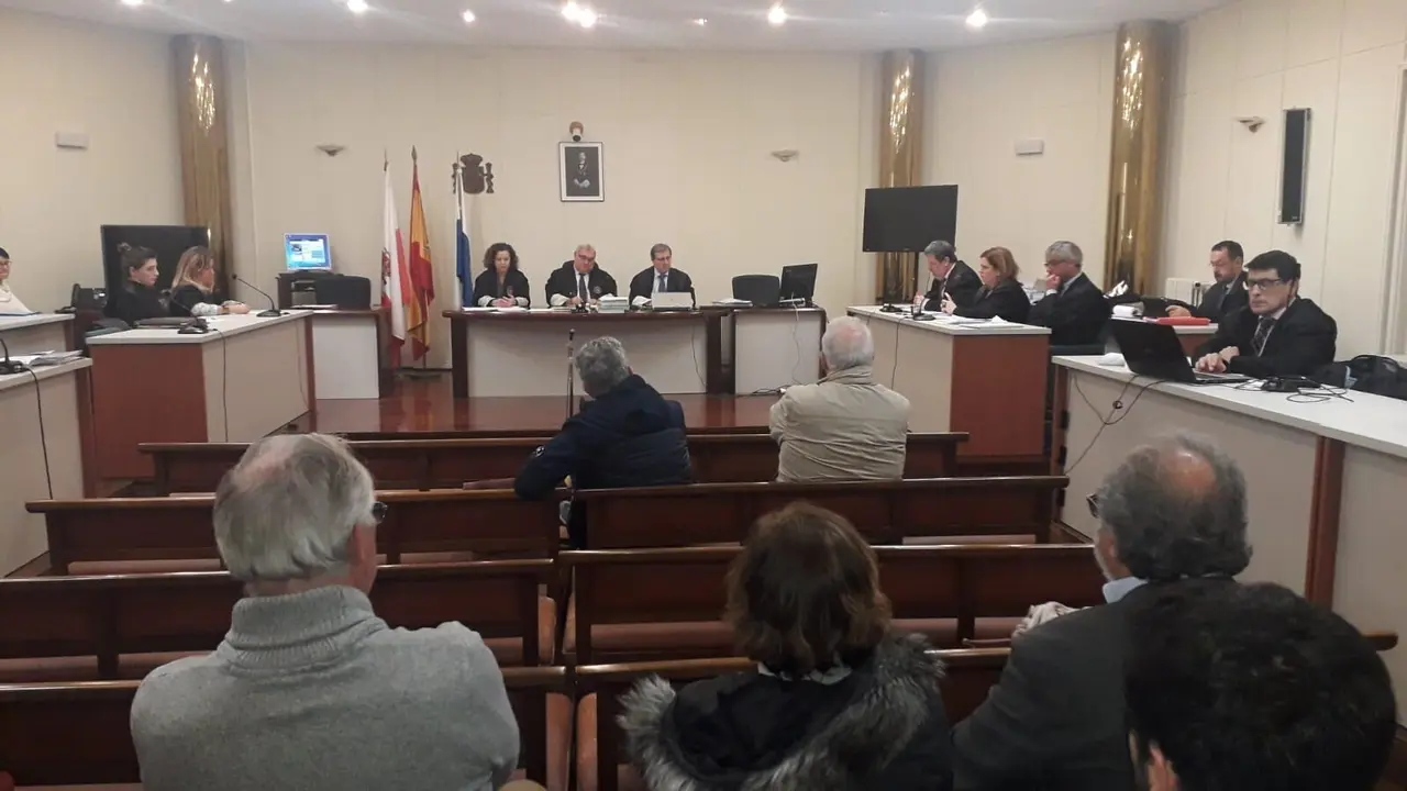 Muguruza y Rodriguez L&oacute;pez escuchan los informes finales de sus abogados