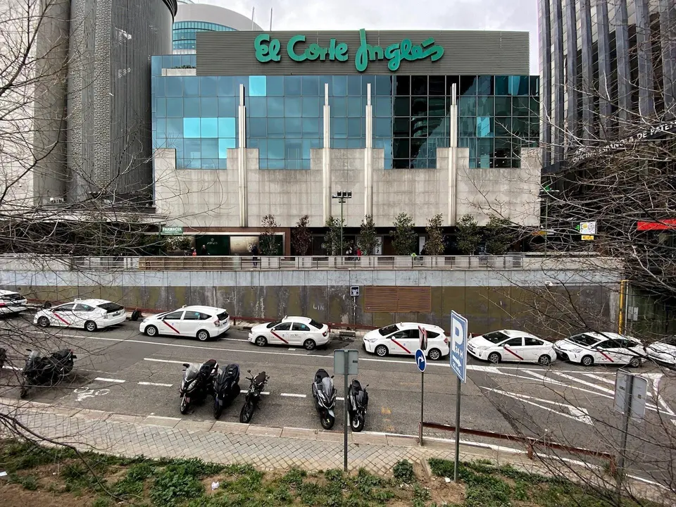 Exterior del edificio de El Corte Ingl&eacute;s de Nuevos Ministerios, en Madrid (Espa&ntilde;a) a 30 de enero de 2020.