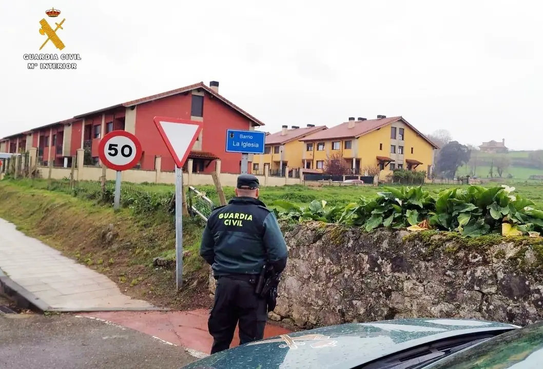 EuropaPress_2676276_Vigilancia_de_Guardia_Civil_en_viviendas_de_Entrambasaguas