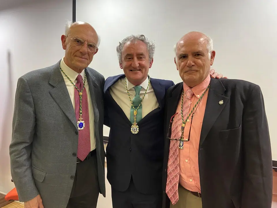 EuropaPress_2678230_De_izda_a_dcha_Jos&eacute;_Manuel_Revuelta_Tom&aacute;s_Cobo_y_Jos&eacute;_Ram&oacute;n_de_Berrazueta