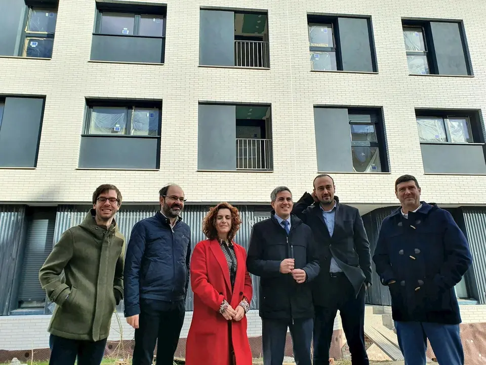 Visita a las obras de construcci&oacute;n de las 22 VPO para j&oacute;venes en Campuzano
