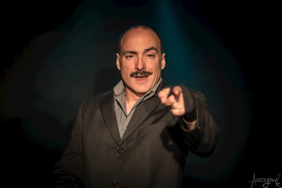 Obra 'La investidura', escrita y protagonizada por el dramaturgo c&aacute;ntabro Pablo Escobedo