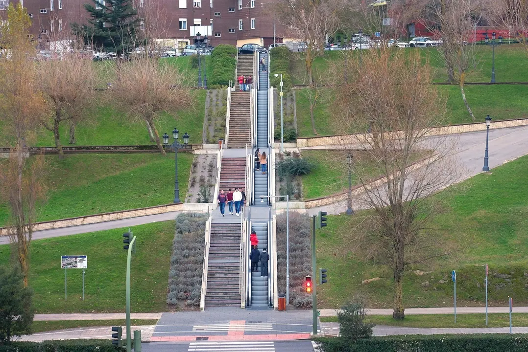 Escaleras mec&aacute;nicas del parque de la Teja en Santander