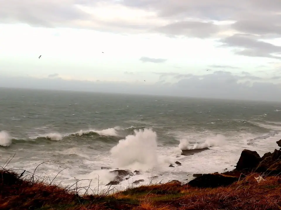 Oleaje en el Cant&aacute;brico. Temporal. Viento y olas en la costa c&aacute;ntabra