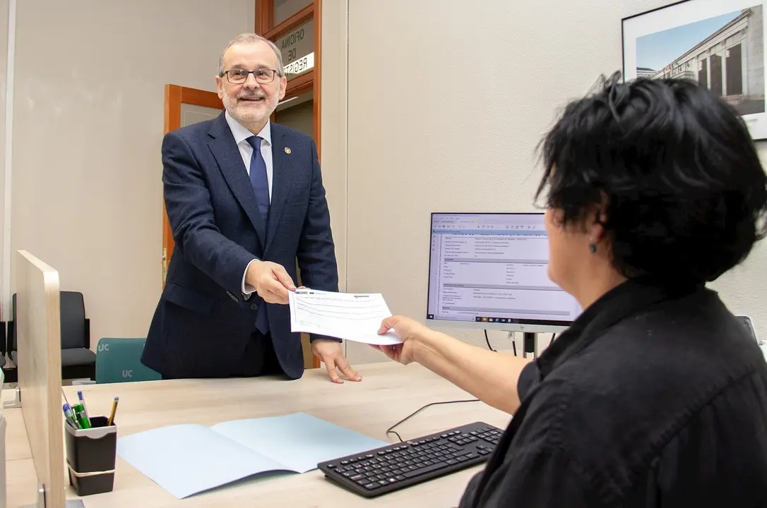 Nota Uc Presentaci&oacute;n Candidatura &Aacute;ngel Pazos