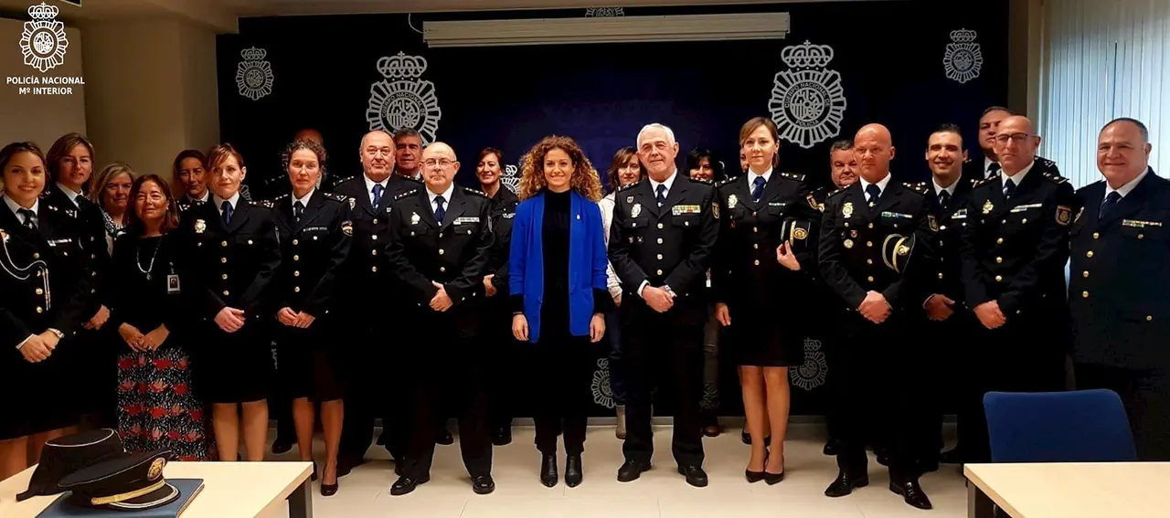 La delegada del Gobierno durante una visita a la Jefatura de Polic&iacute;a Nacional