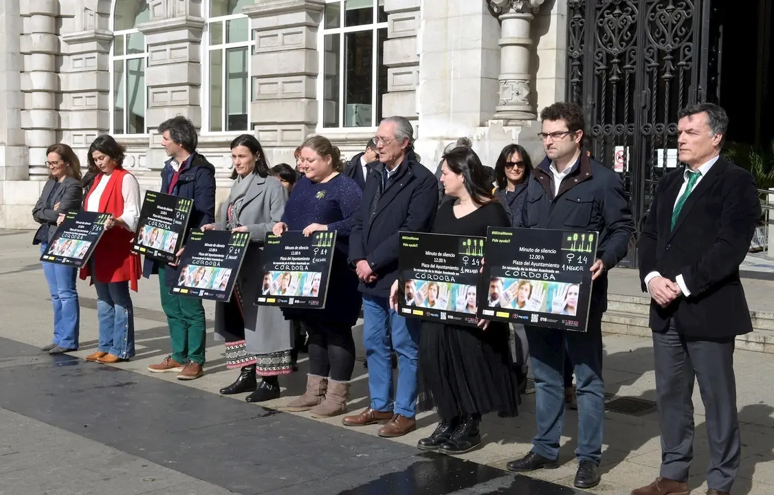 Minuto de silencio en Santander por la mujer asesinada en C&oacute;rdoba