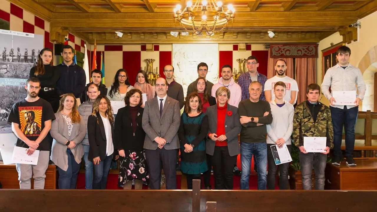 Formaci&oacute;n parados en Camargo. Entrega de diplomas