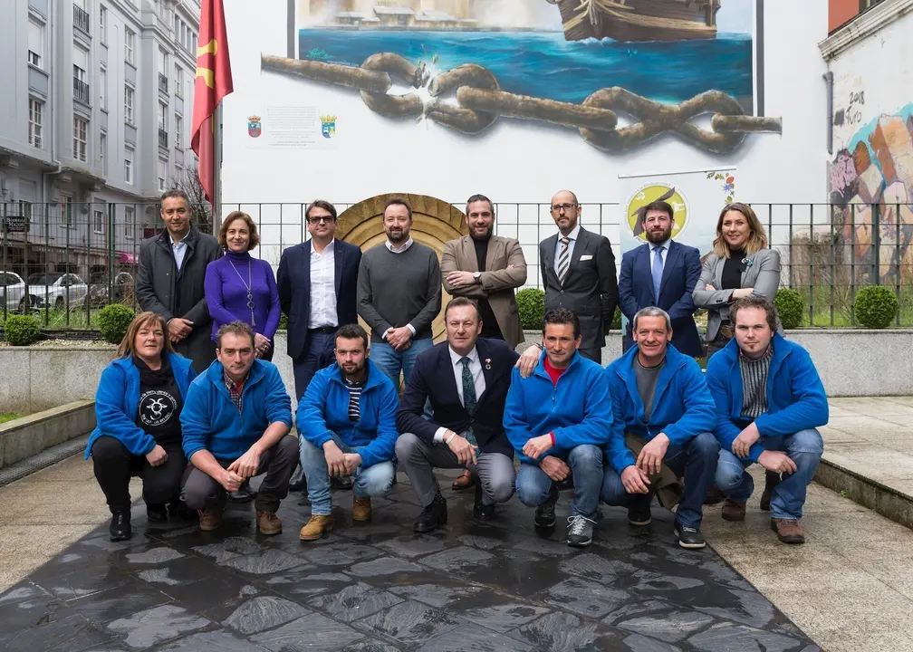 El consejero de Desarrollo Rural y Ganader&iacute;a, Guillermo Blanco; representantes de Lupa, de Paradores, ganaderos y de la Fundaci&oacute;n para la Conservaci&oacute;n del Quebrantahuesos en la rueda de prensa sobre la marca 'Pro-biodiversidad'