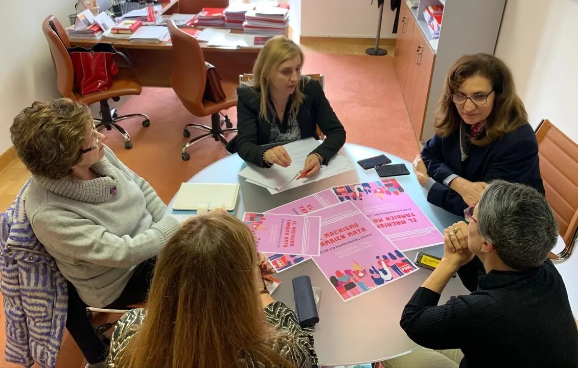 Reuni&oacute;n Noelia Cobo con Comisi&oacute;n 8M