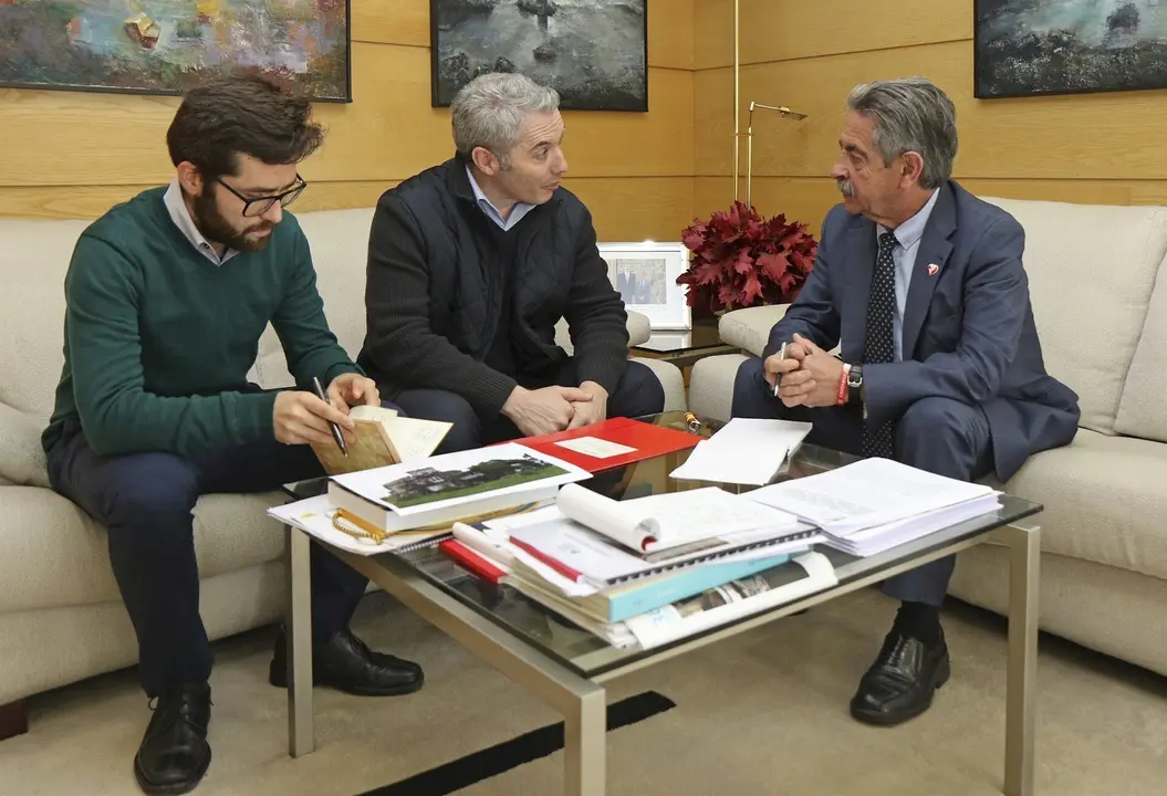 Gobierno De Cantabria.  El Presidente De Cantabria, Miguel &Aacute;ngel Revilla, Recibe Al Alcalde De Guriezo, &Aacute;ngel Llano.  5 Marzo 2020