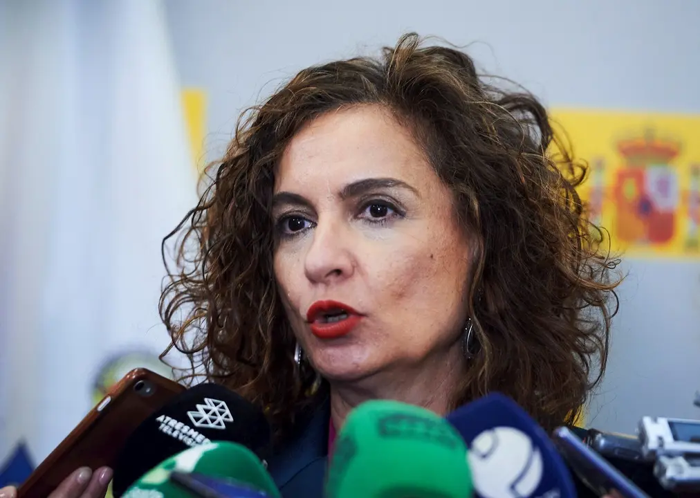 La ministra de Hacienda y portavoz del Gobierno, Mar&iacute;a Jes&uacute;s Montero, hace declaraciones en Santander en el acto de toma de posesi&oacute;n de la delegada del Gobierno, Ainoa Qui&ntilde;ones