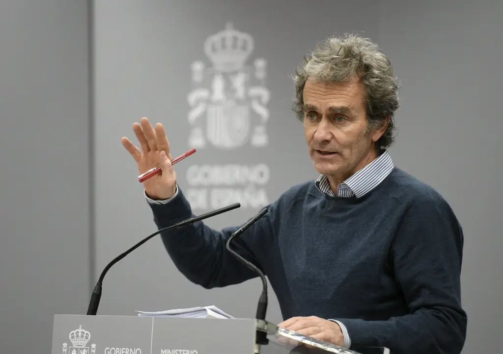 El director del Centro de Coordinaci&oacute;n de Alertas y Emergencias Sanitarias (Ccaes), Fernando Sim&oacute;n, interviene en la rueda de prensa para informar sobre la situaci&oacute;n del Coronavirus en Espa&ntilde;a tras confirmarse 3 muertes y 245 casos, en el Ministerio de San