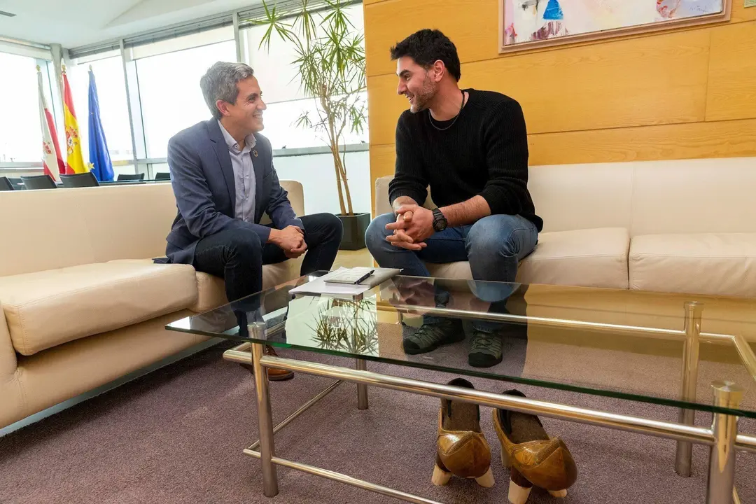 Zuloaga con alcalde de Villaverde